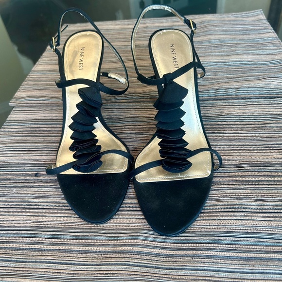 *NEW Nine West Black Satin Sandals with Ruffle on Top of Foot and Ankle Strap 10 - Picture 8 of 10